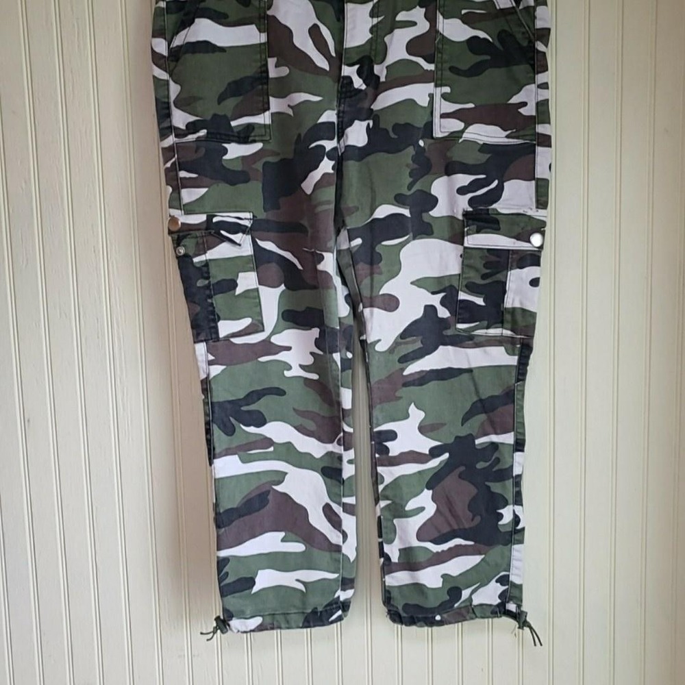 V.I.P. Jeans Jeans Womens Juniors 15/32 Green Camo Cropped Cargo Denim Pants
